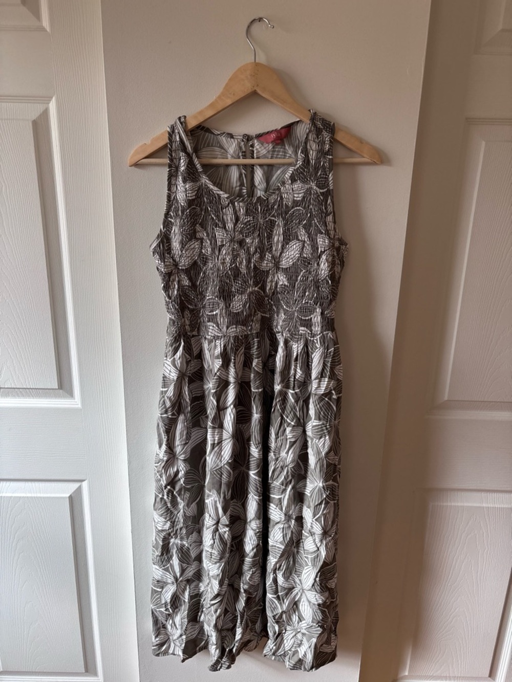 Sleeveless Brown Leaf-Print Midi Dress